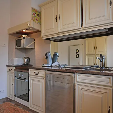 Spacious Retreat In Villa