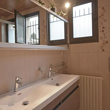 Spacious Retreat In Villa