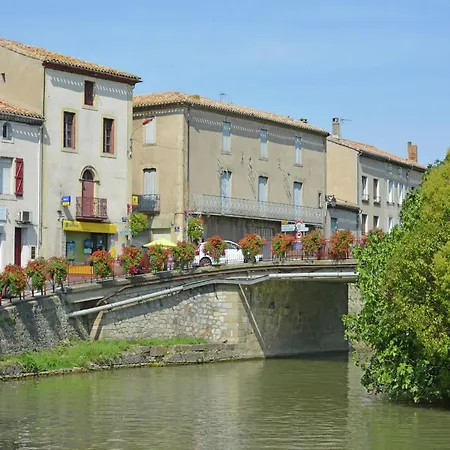 Spacious Retreat In Villa Carcassonne