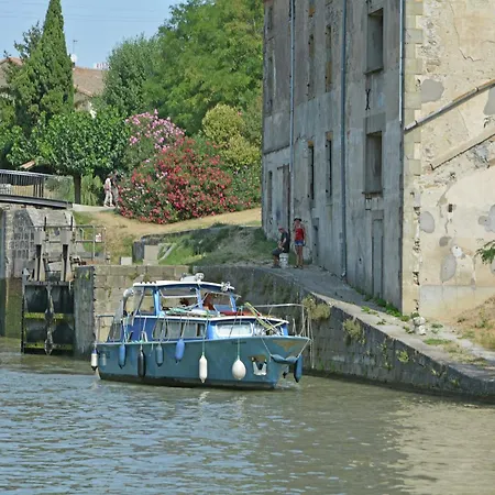 Spacious Retreat In Villa