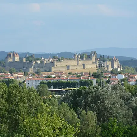 Spacious Retreat In Carcassonne