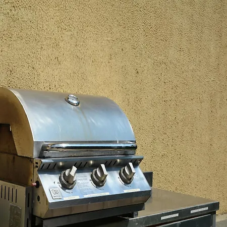 Spacious Retreat In Villa