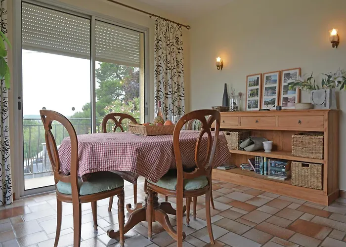 ヴィラ Spacious Retreat In *