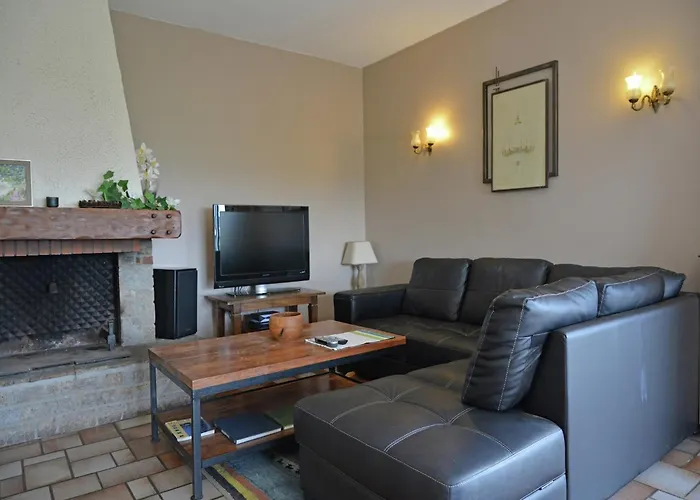 Spacious Retreat In * カルカソンヌ